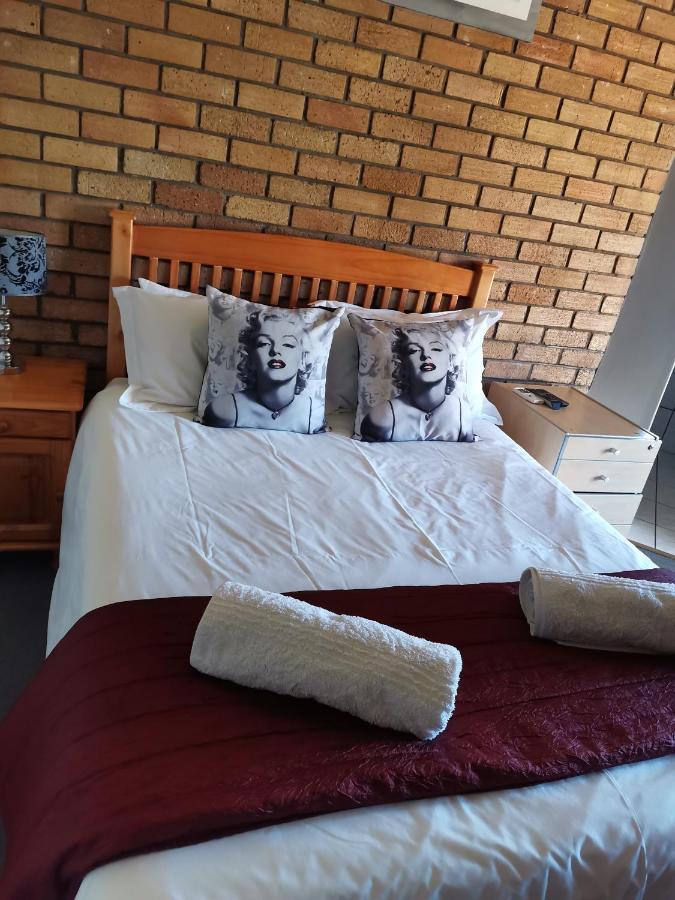 Neon Moon Hotel Welkom Kültér fotó